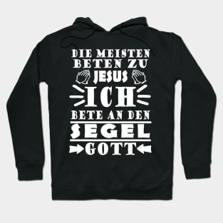 Segeln Segler Segelboot Wind Geschenkidee Gott Hoodie